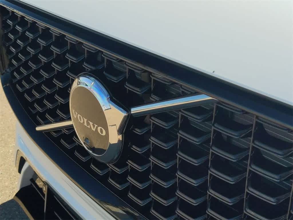 Thumbnail: 2025 Volvo XC60 - 10