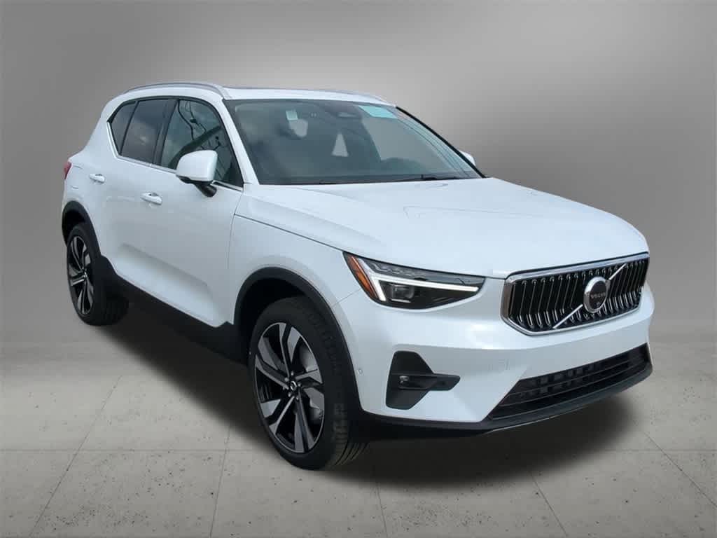 Thumbnail: 2025 Volvo XC40 - 8