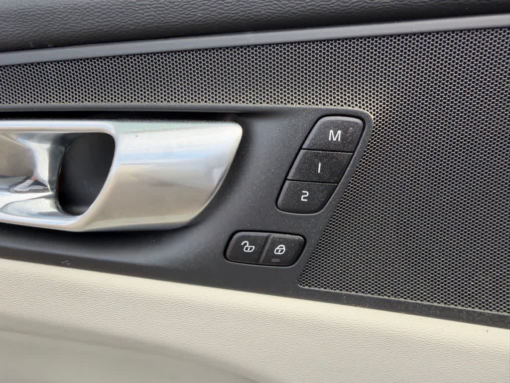 Thumbnail: 2024 Volvo XC60 - 20