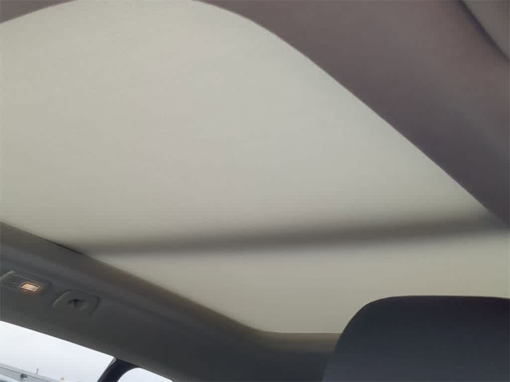 Thumbnail: 2025 Volvo XC40 - 19