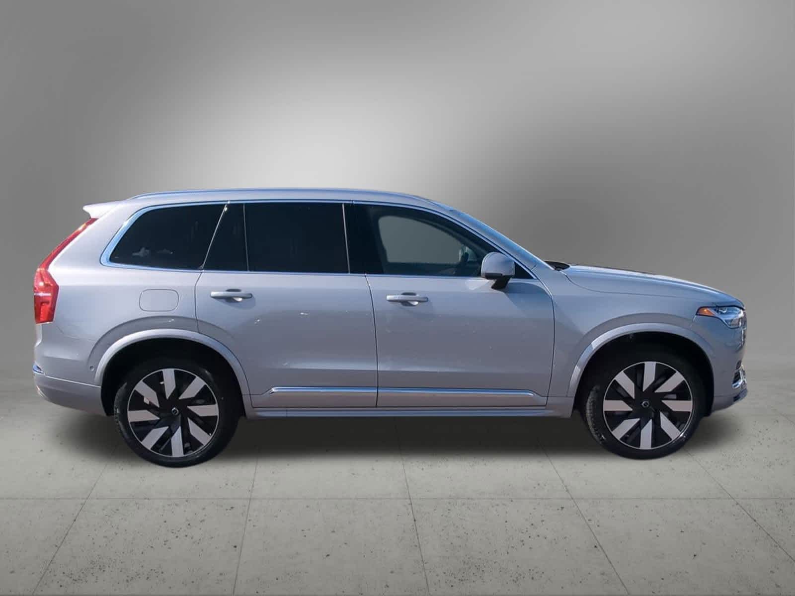 2025 Volvo XC90 T8 Plus 7