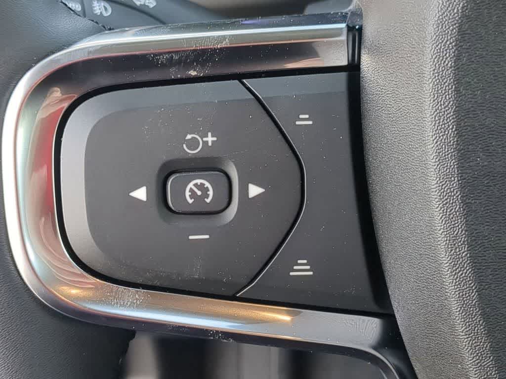 Thumbnail: 2026 Volvo XC40 - 22