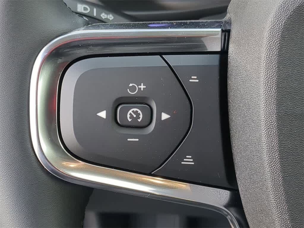 Thumbnail: 2026 Volvo XC40 - 22