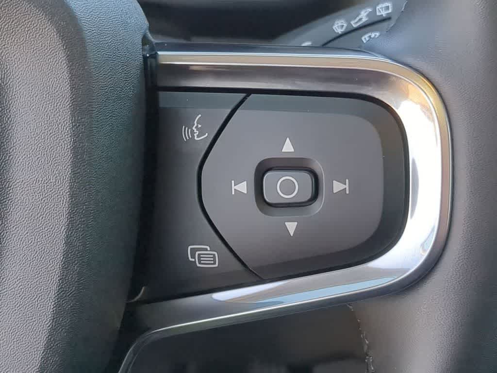 Thumbnail: 2026 Volvo XC40 - 23