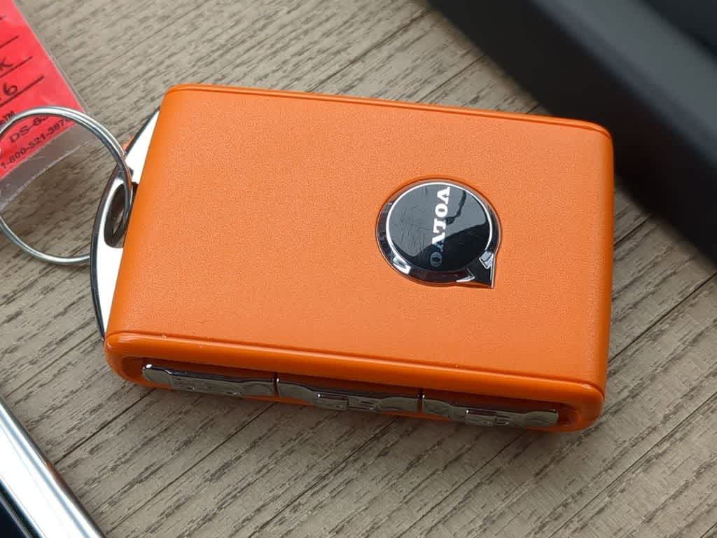 Thumbnail: 2026 Volvo XC60 - 32