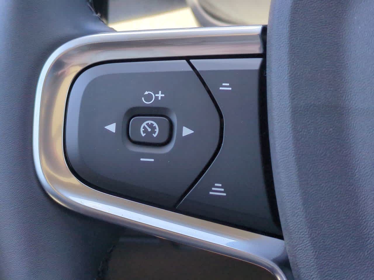 Thumbnail: 2026 Volvo XC40 - 24