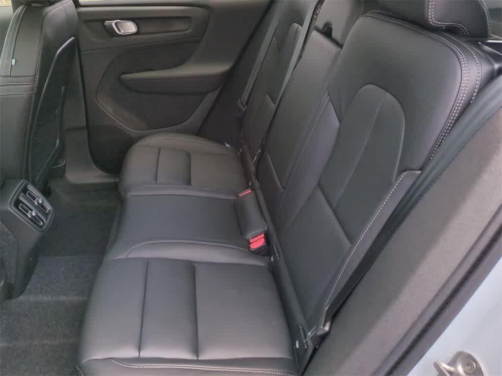 Thumbnail: 2026 Volvo XC40 - 19