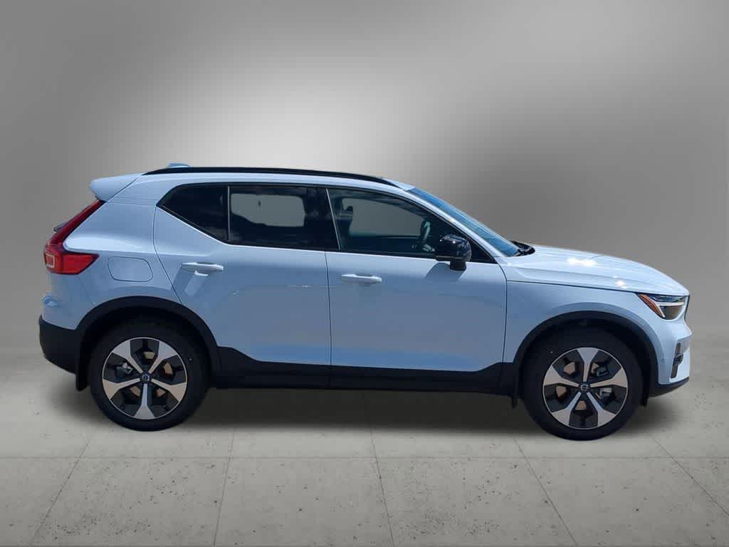 Thumbnail: 2026 Volvo XC40 - 7