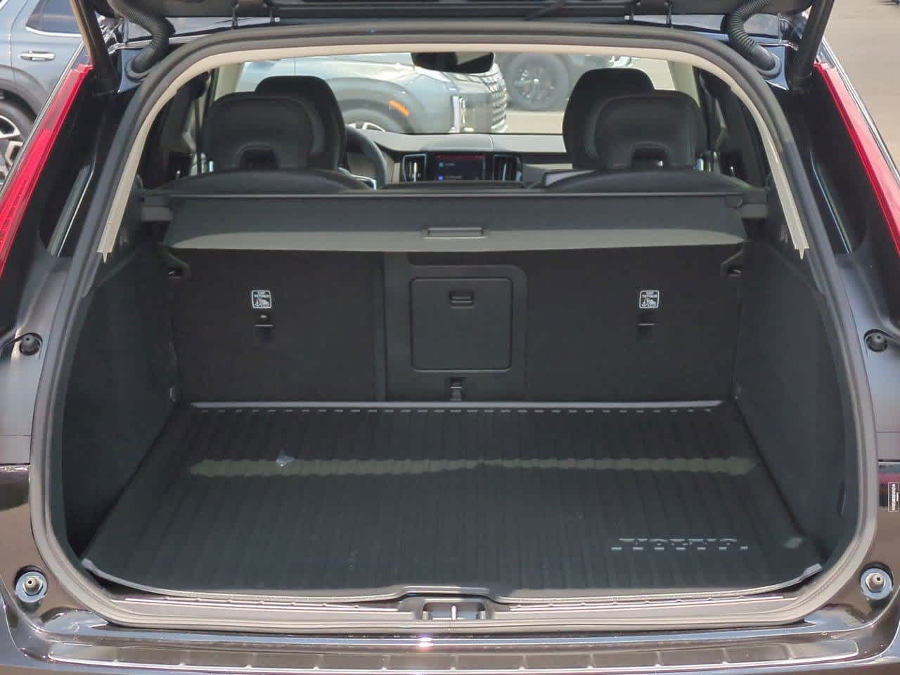 Thumbnail: 2025 Volvo XC60 - 33