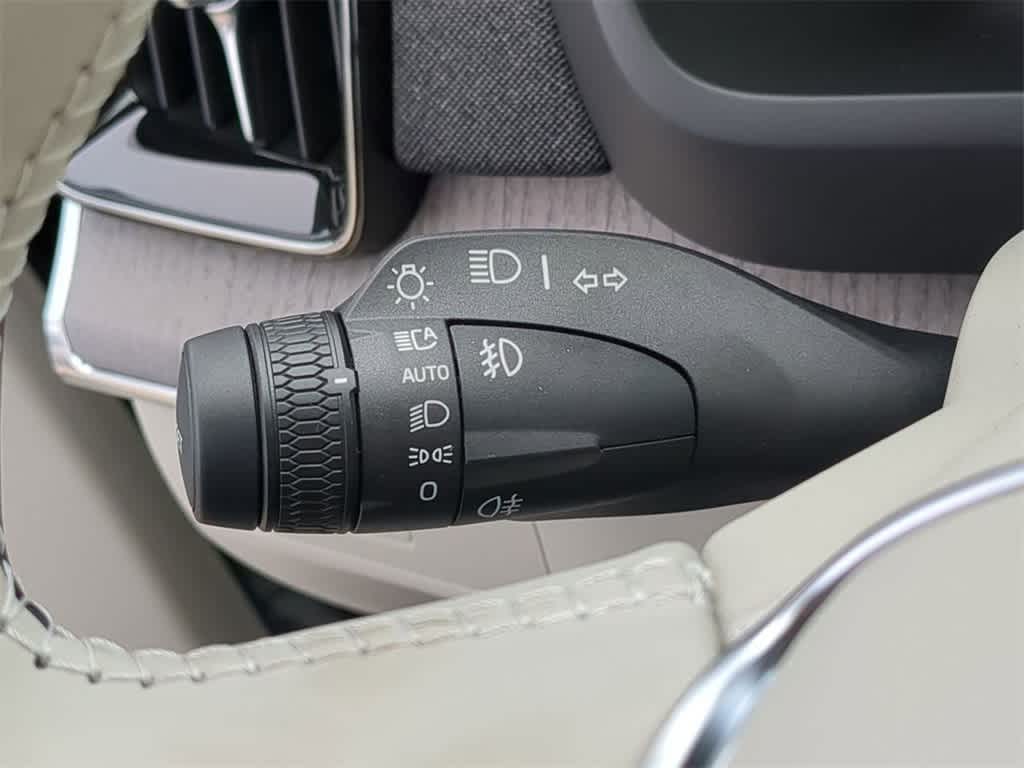 Thumbnail: 2026 Volvo XC90 - 30