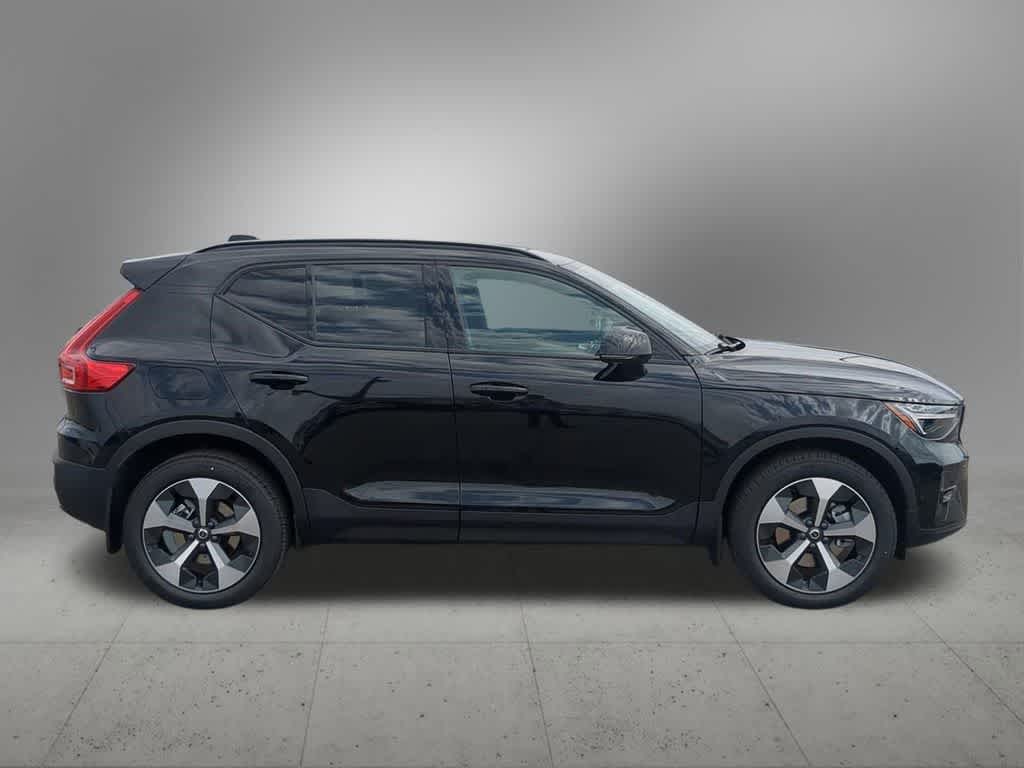 Thumbnail: 2026 Volvo XC40 - 7