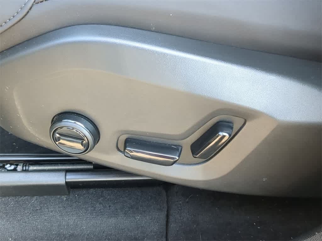 Thumbnail: 2026 Volvo XC60 - 16