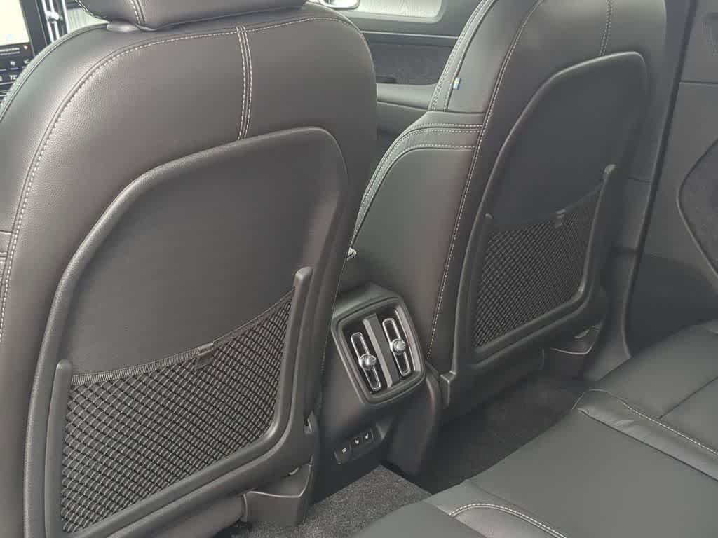 Thumbnail: 2026 Volvo XC40 - 17