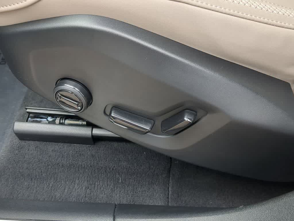 Thumbnail: 2026 Volvo XC60 - 16