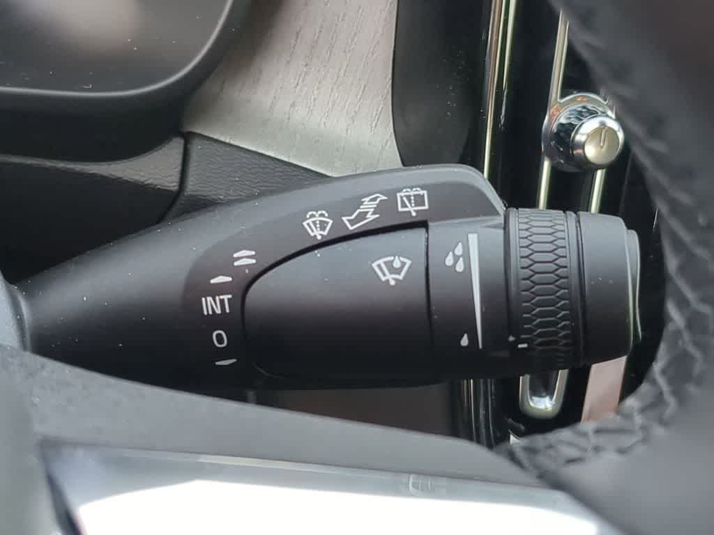 Thumbnail: 2026 Volvo XC40 - 24