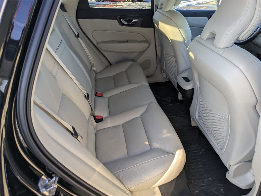 Thumbnail: 2019 Volvo XC60 - 21