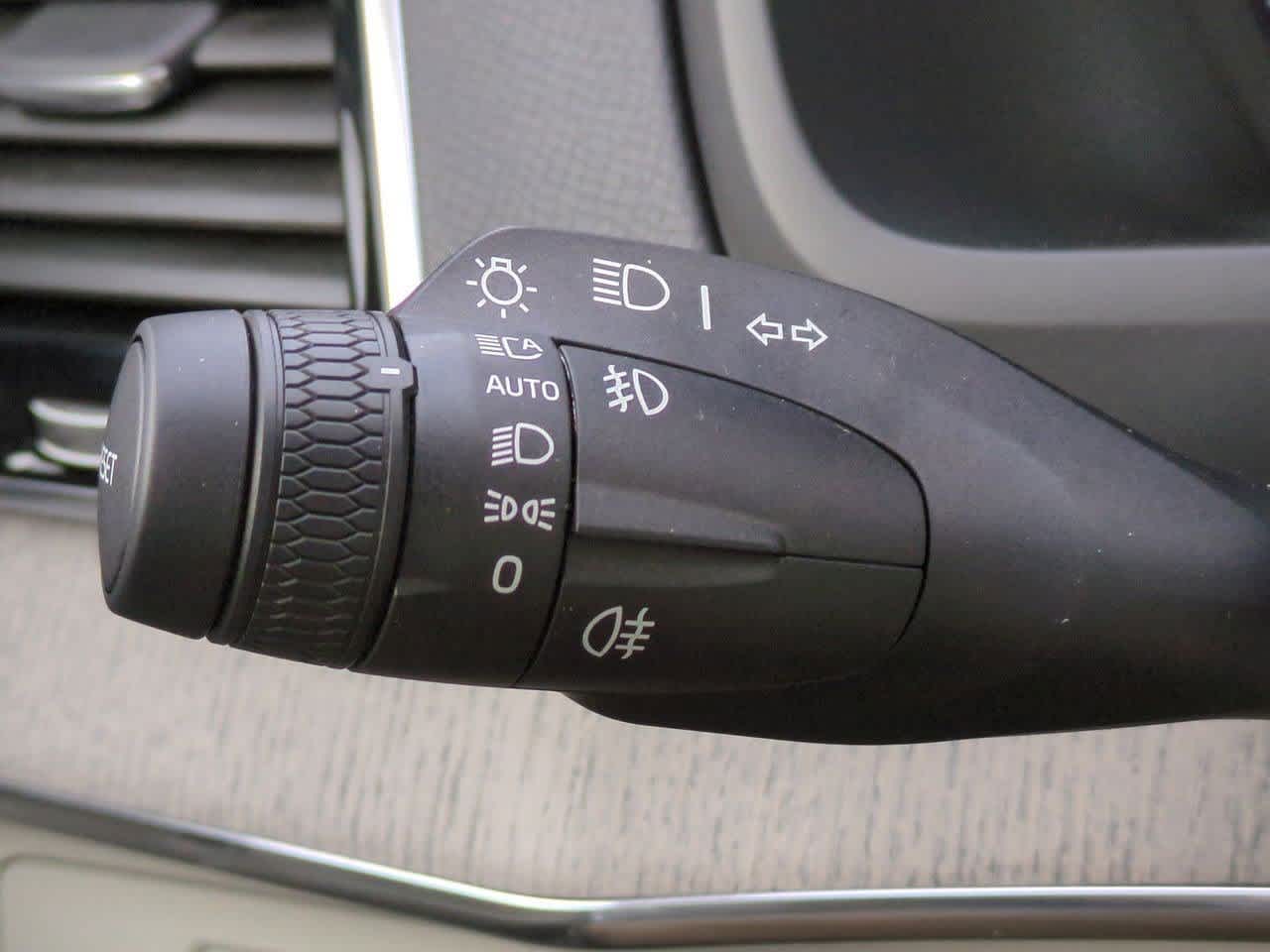 2025 Volvo XC90 T8 Plus 27
