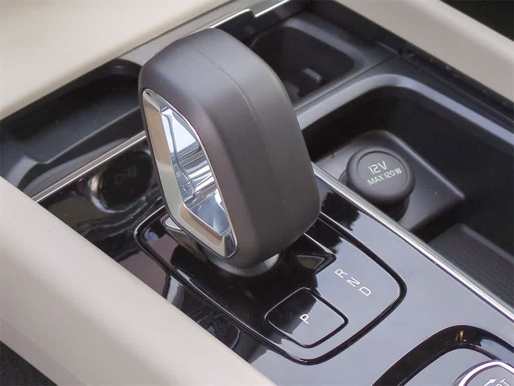 Thumbnail: 2025 Volvo XC60 - 32