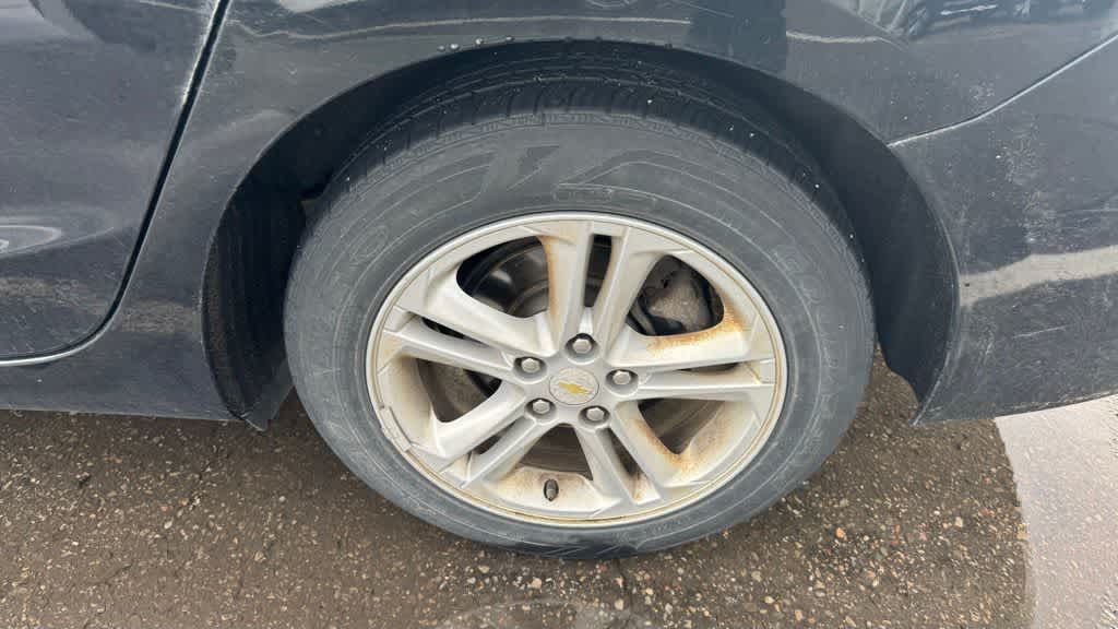 Thumbnail: 2017 Chevrolet Cruze - 9