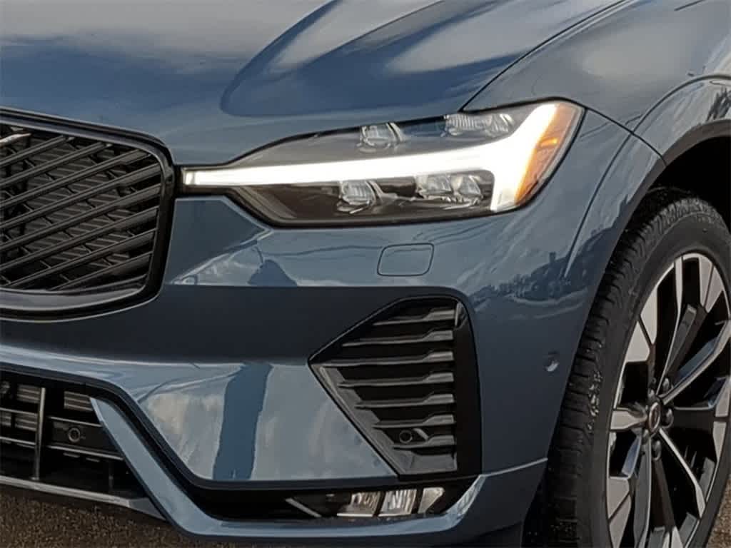 Thumbnail: 2026 Volvo XC60 - 10