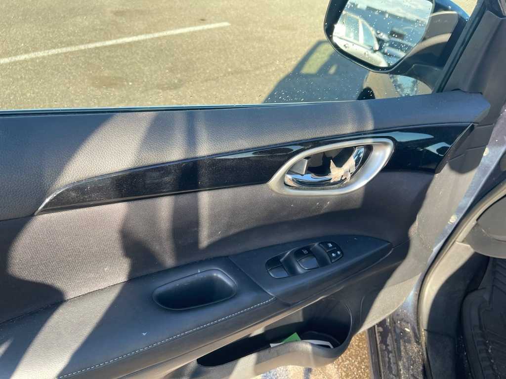 Thumbnail: 2016 Nissan Sentra - 11