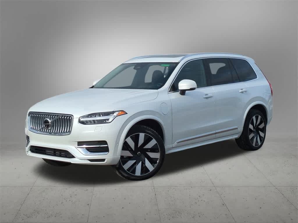 2025 Volvo XC90 Plus's photo