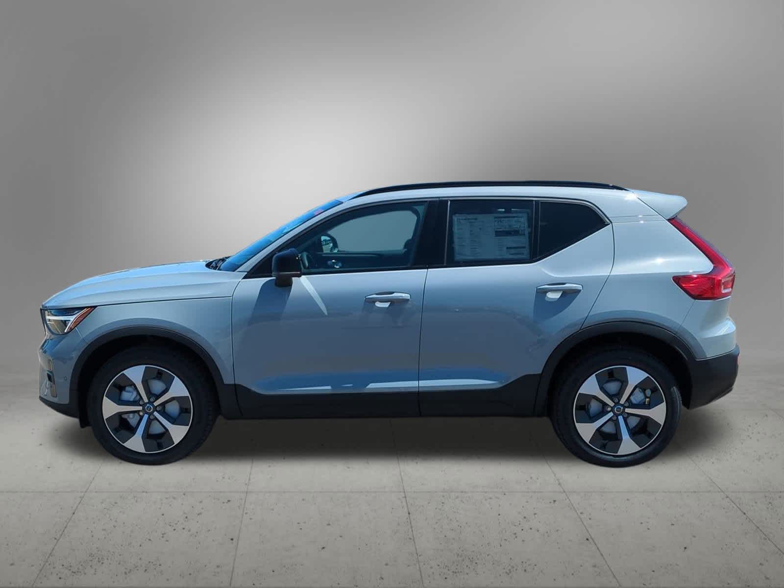 Thumbnail: 2026 Volvo XC40 - 3