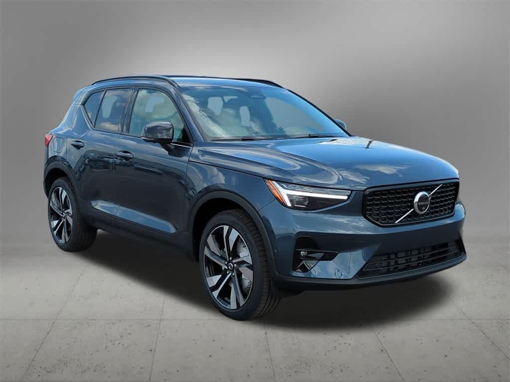 Thumbnail: 2026 Volvo XC40 - 8