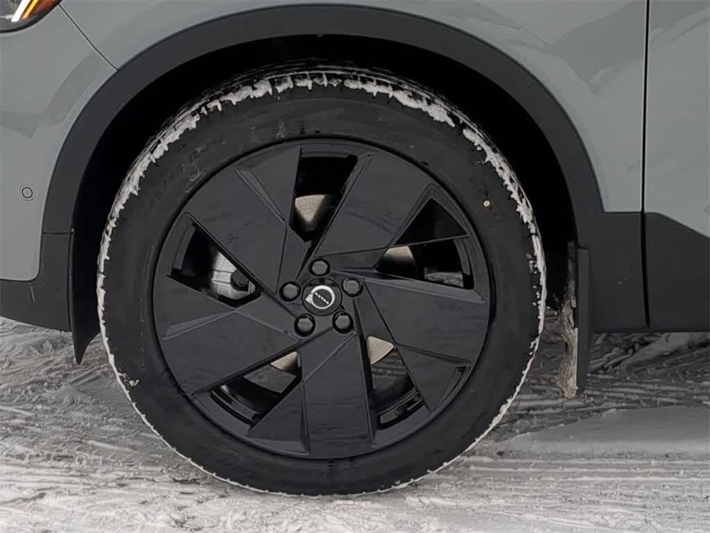 Thumbnail: 2026 Volvo XC40 - 14