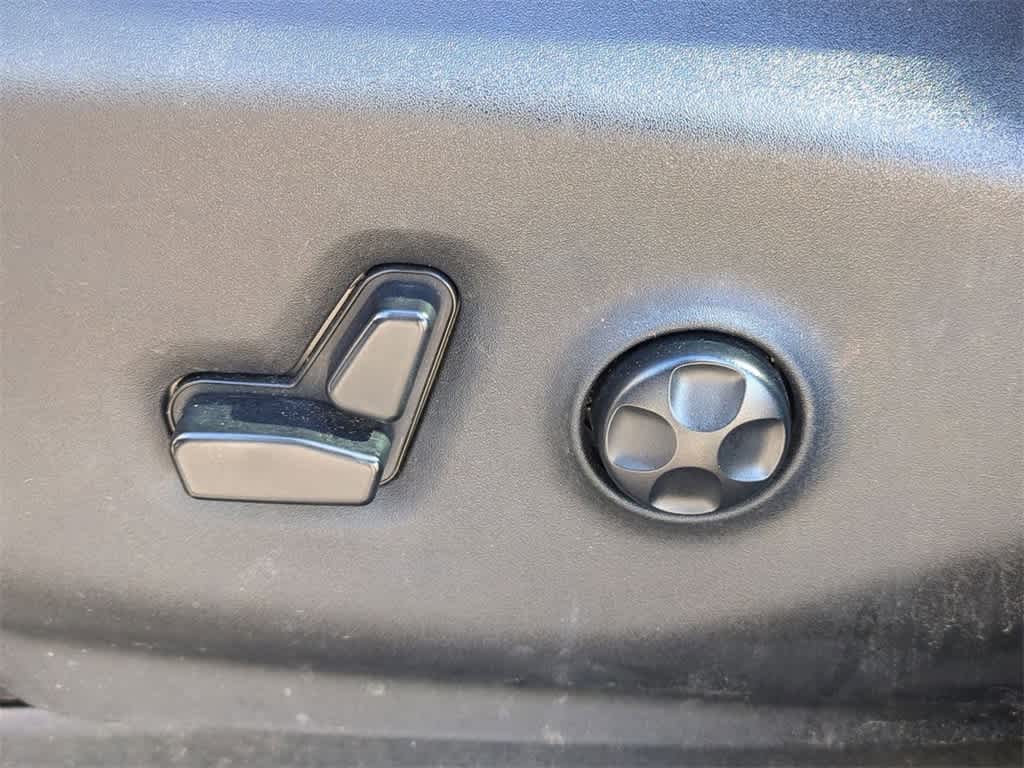 Thumbnail: 2018 Chrysler Pacifica - 12