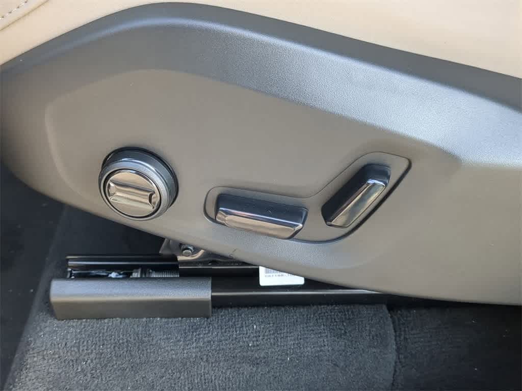 Thumbnail: 2026 Volvo XC90 - 16