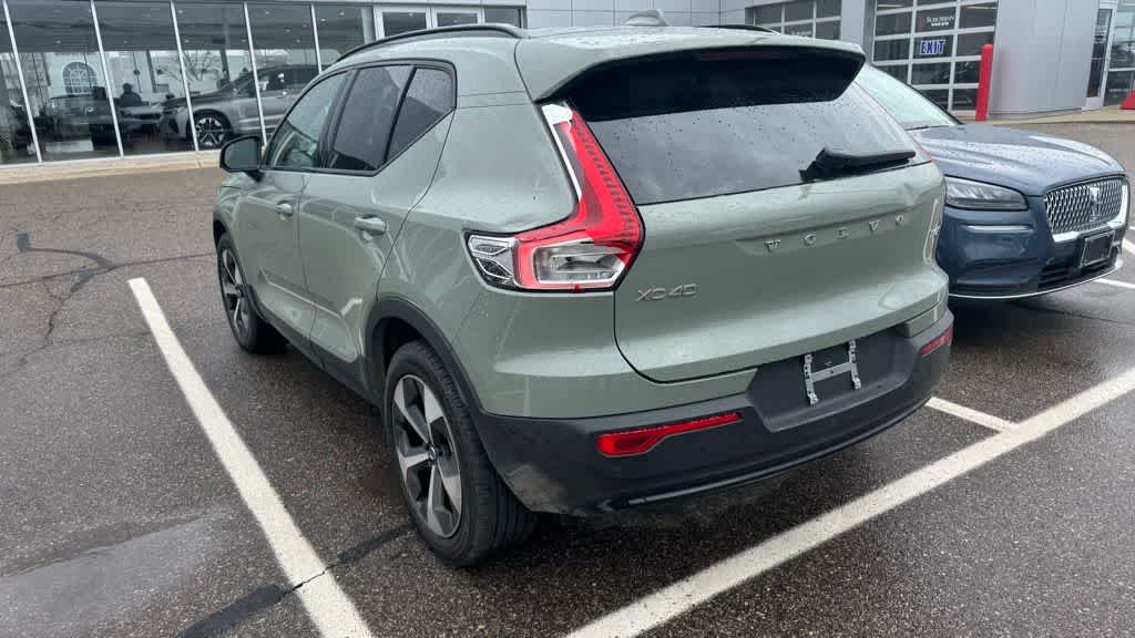 Thumbnail: 2023 Volvo XC40 - 7