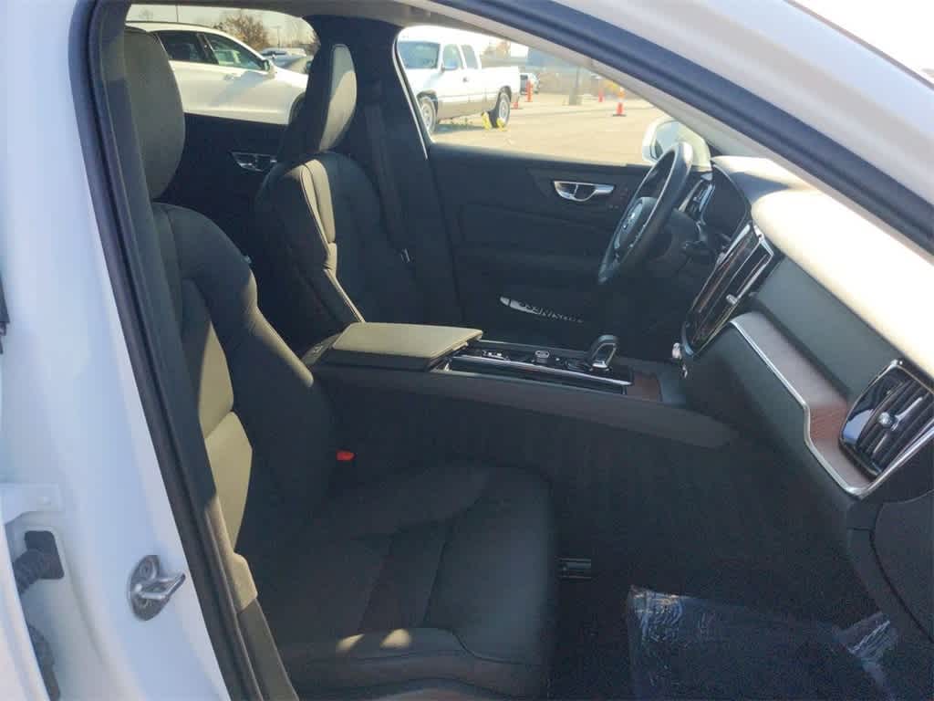Thumbnail: 2025 Volvo S60 - 20