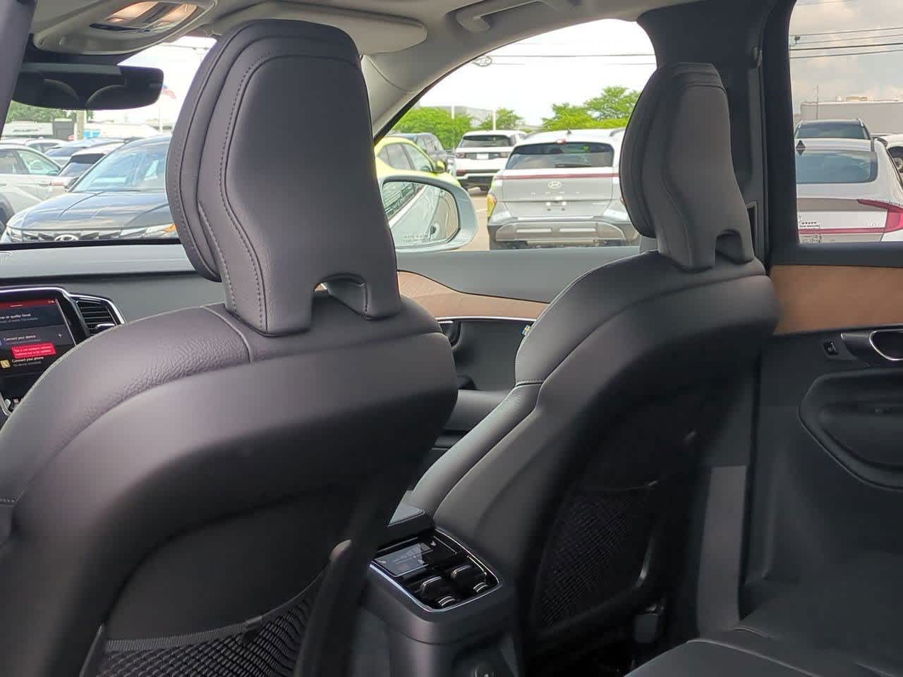 2025 Volvo XC90 T8 Plus 17