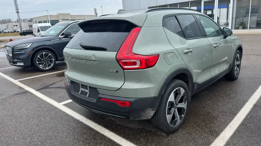 Thumbnail: 2023 Volvo XC40 - 5