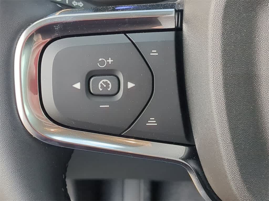 Thumbnail: 2026 Volvo XC40 - 22