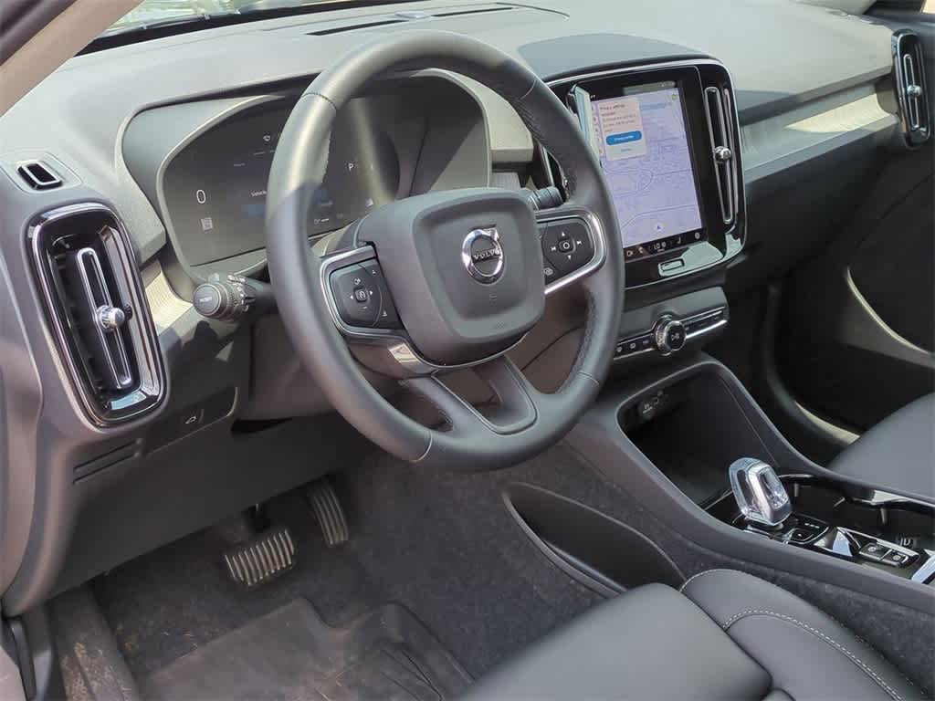 Thumbnail: 2025 Volvo XC40 - 2