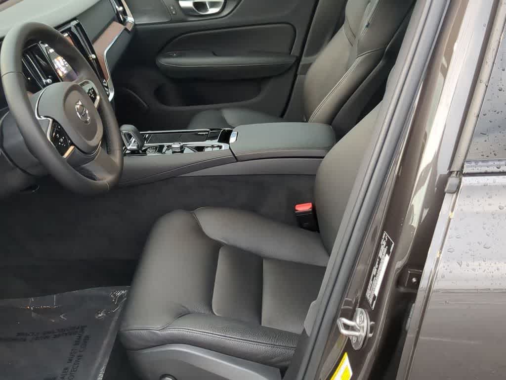 Thumbnail: 2025 Volvo S60 - 15