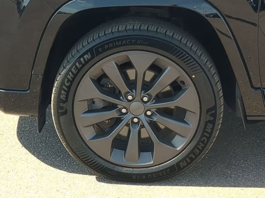 Thumbnail: 2019 Jeep Cherokee - 13