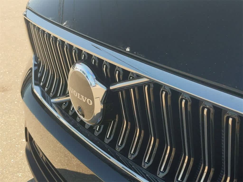 Thumbnail: 2025 Volvo XC40 - 10