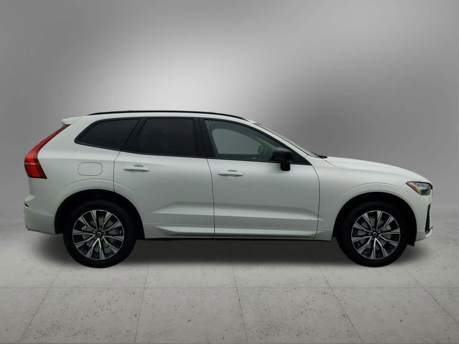 Thumbnail: 2025 Volvo XC60 - 7