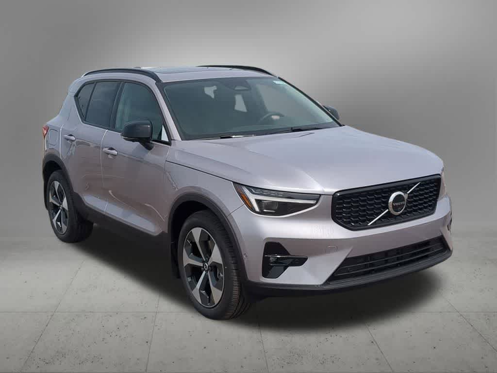 Thumbnail: 2026 Volvo XC40 - 8