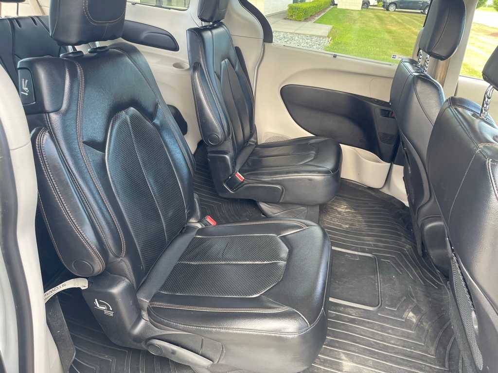 Thumbnail: 2019 Chrysler Pacifica - 12