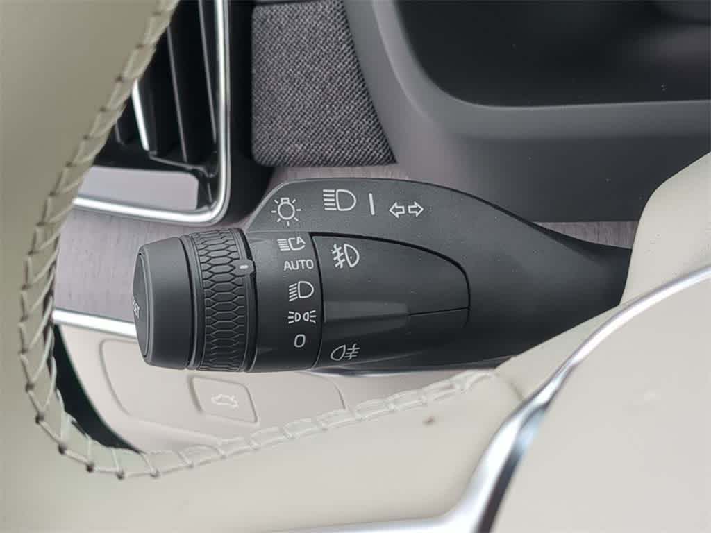 Thumbnail: 2026 Volvo XC90 - 27