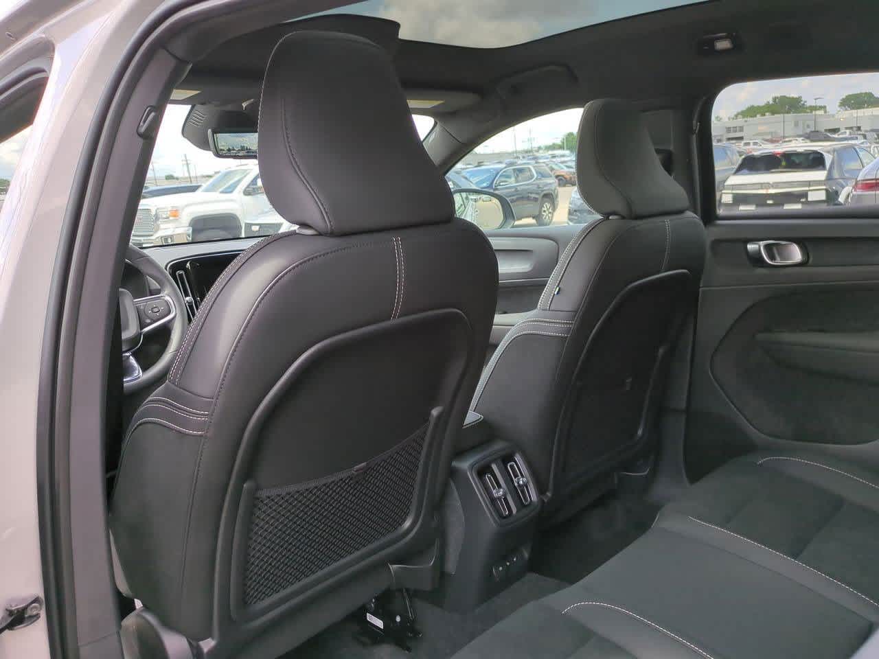 Thumbnail: 2024 Volvo C40 - 15