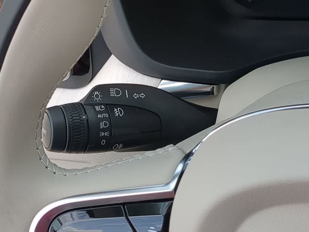 Thumbnail: 2026 Volvo XC60 - 25