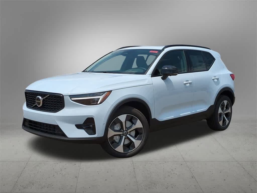 Thumbnail: 2026 Volvo XC40 - 1