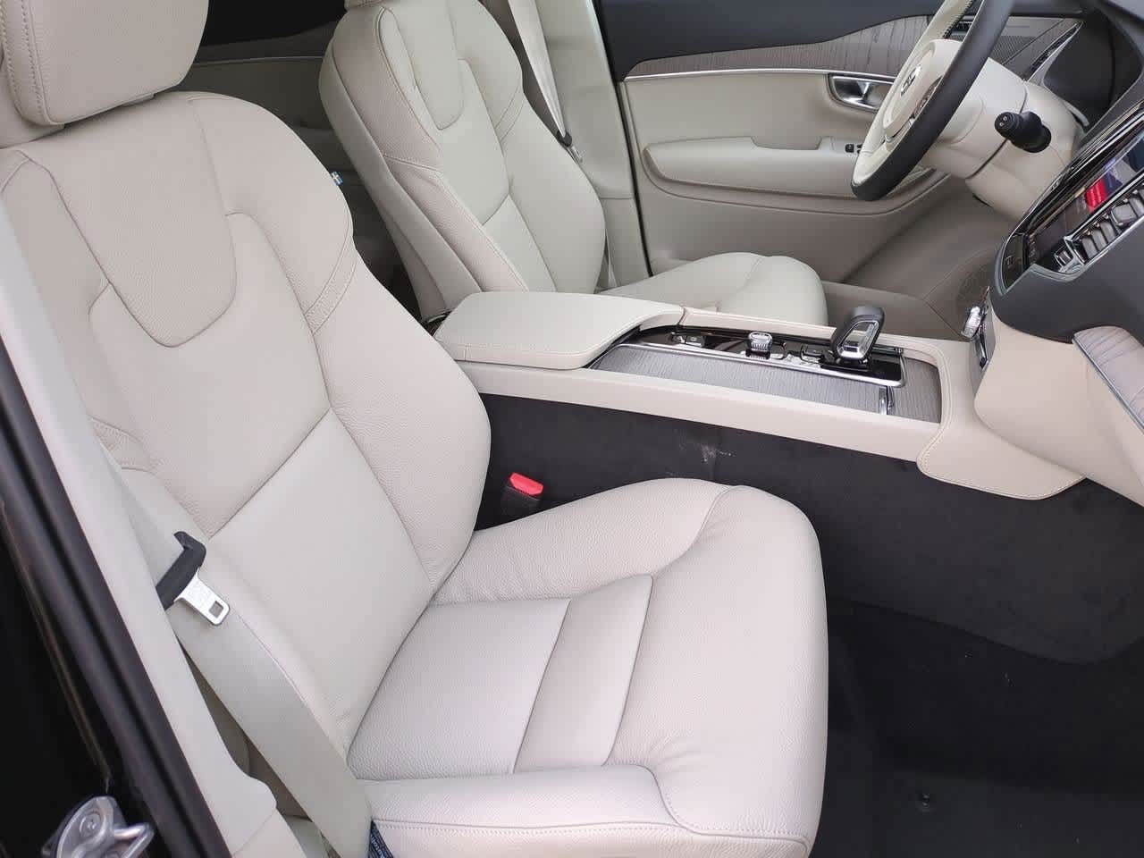 2025 Volvo XC90 T8 Plus 22