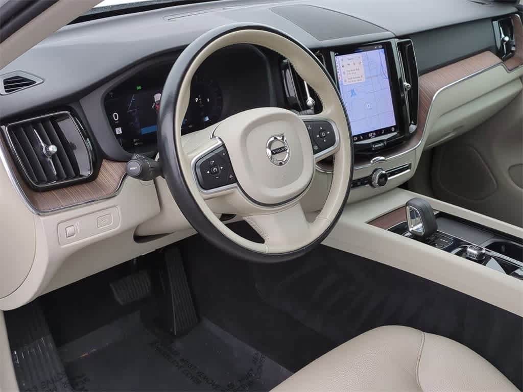 Thumbnail: 2022 Volvo XC60 - 2