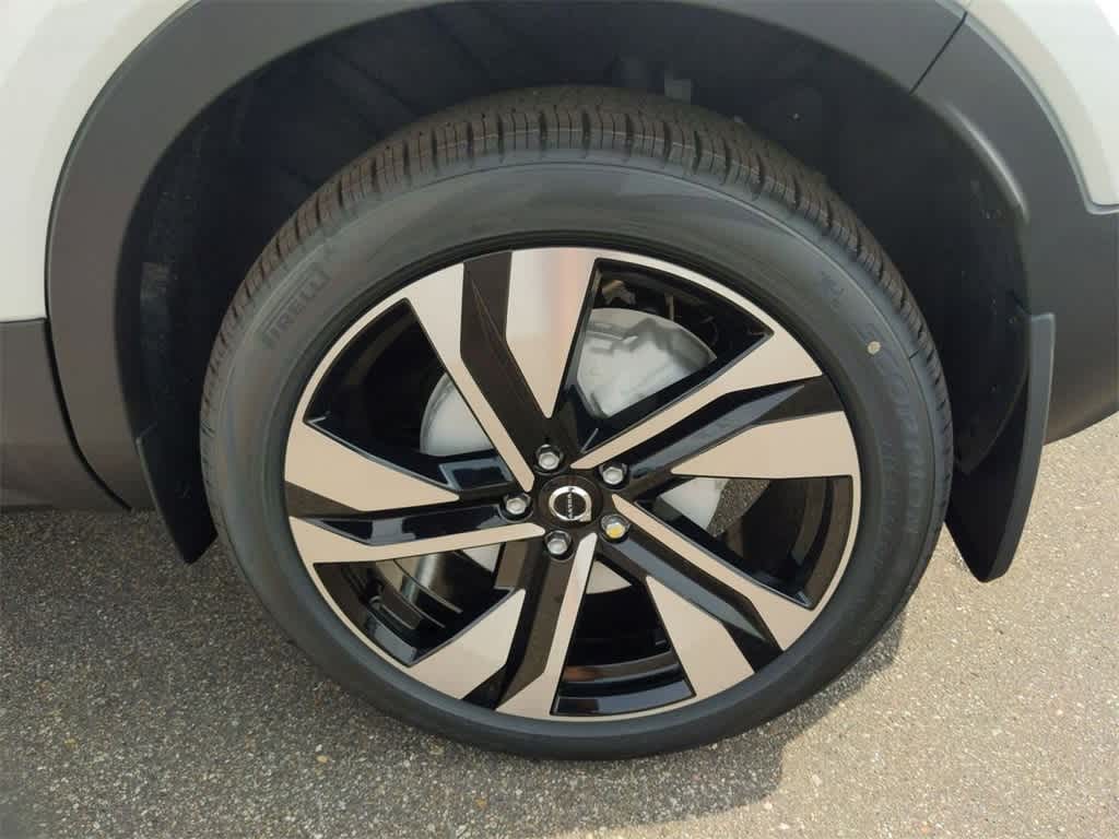 Thumbnail: 2025 Volvo XC40 - 12